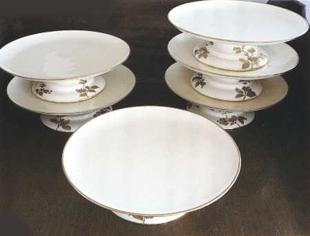 G4496 Footed Cake Plate