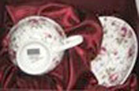 MAQ2 Footed Cup & Saucer Set
