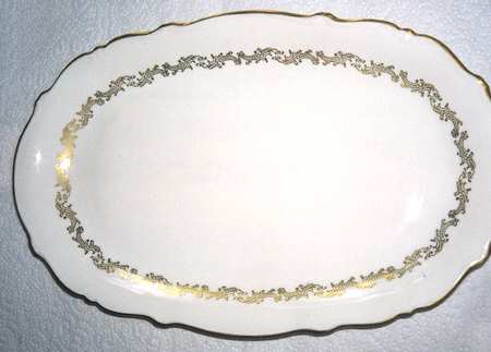 Golden Wreath 13" Oval Serving Platter