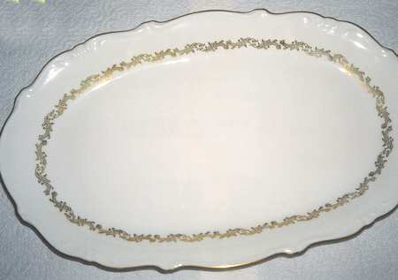 Golden Wreath 15" Oval Serving Platter