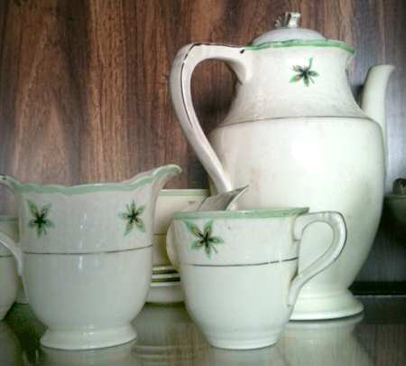 Crown Coffee Pot & Lid