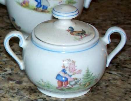 1439 Child's Sugar Bowl & Lid