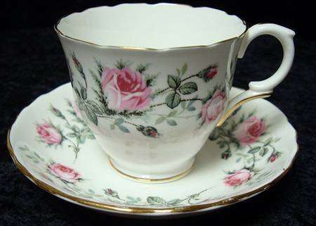 MJE4 Footed Cup & Saucer Set