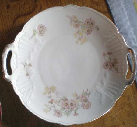MEG15 Handled Cake Plate