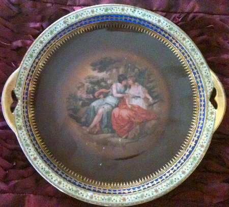 MAI15 Handled Cake Plate
