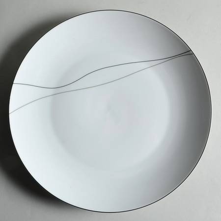 Threads Modern 12" Chop Plate (Round Platter)
