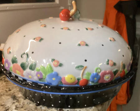 Oh So Breit Pie Plate Safe with Ceramic Lid