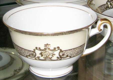 MEI1082 Footed Cup