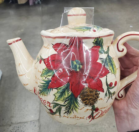 Noel Teapot & Lid