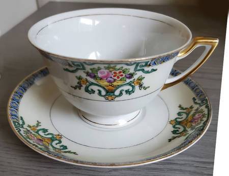 MEI1173 Footed Cup & Saucer Set