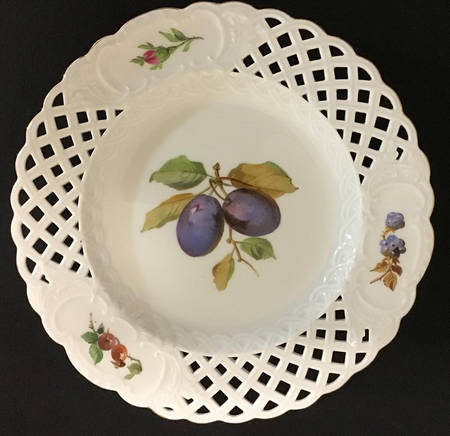 1506 Pierced Edge Luncheon Plate
