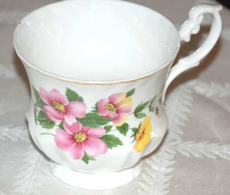 MYF9 Footed Cup