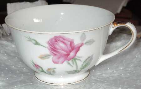 MKO23 Footed Cup