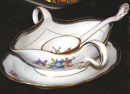 111120 Sauce Boat & Underplate with Ladle