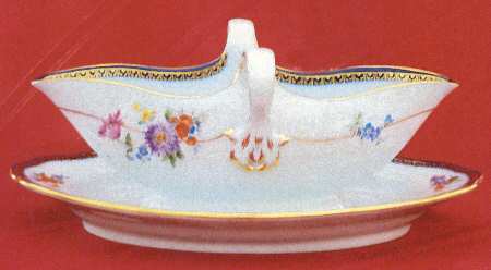 111120 Gravy Boat with Attached Underplate