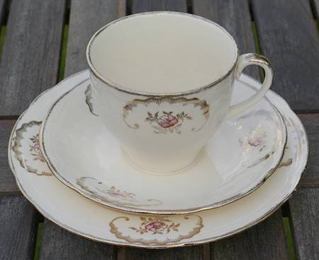 MEA392 Flat Cup & Saucer Set
