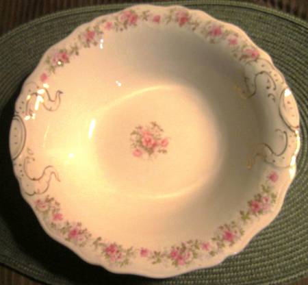 MAD262 9" Round Vegetable Bowl