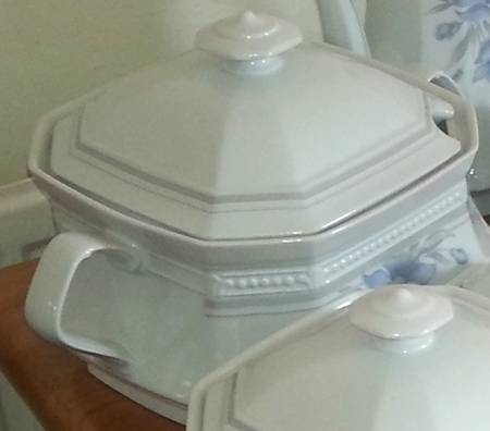 4020 Octagonal Tureen & Lid