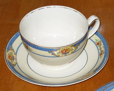 MEK401 Footed Cup & Saucer Set
