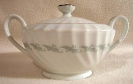 Gainford Sugar Bowl & Lid