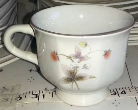 Wild Strawberries Footed Cup