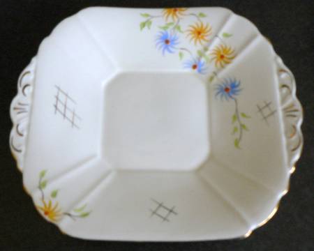 4928 Handled Cake Plate