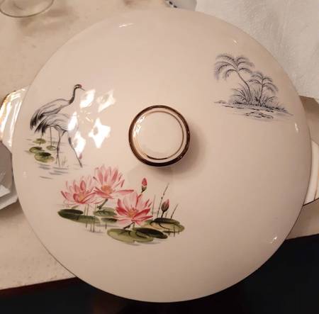 Lotus Island Lid for Round Vegetable