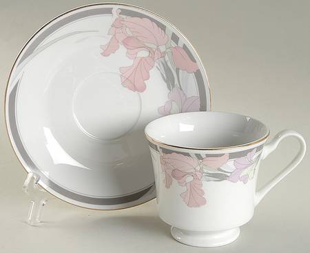 M5B1 Footed Cup & Saucer Set