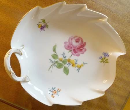 389 Leaf Shaped Dish