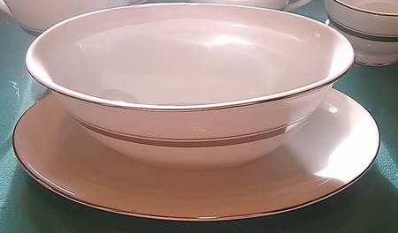 MZH4 Gravy Boat with Attached Underplate