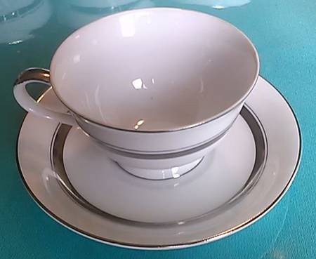 MZH4 Footed Cup & Saucer Set