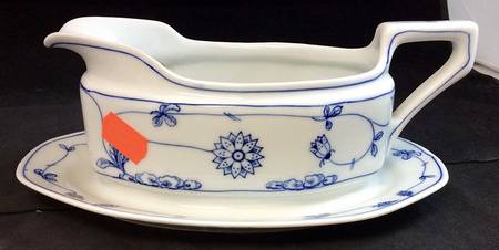 MOS50 Gravy Boat with Attached Underplate