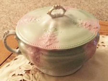 MEK343 Chamber Pot & Lid