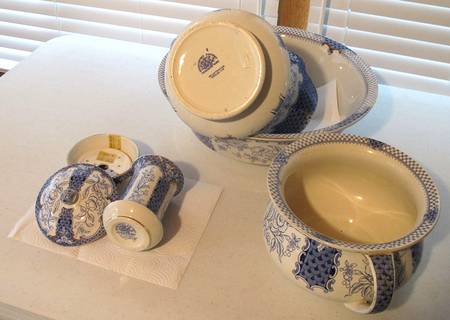 Lucerni Open Chamber Pot