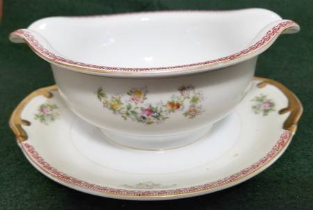 MEI1271 Gravy Boat with Attached Underplate