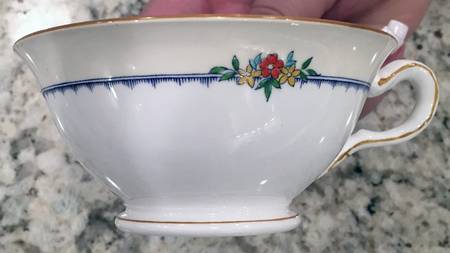 B1214 Footed Cup