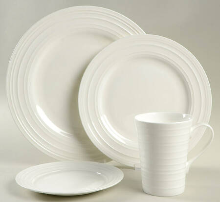 Swirl White (Bone) 32 Piece Estate Set