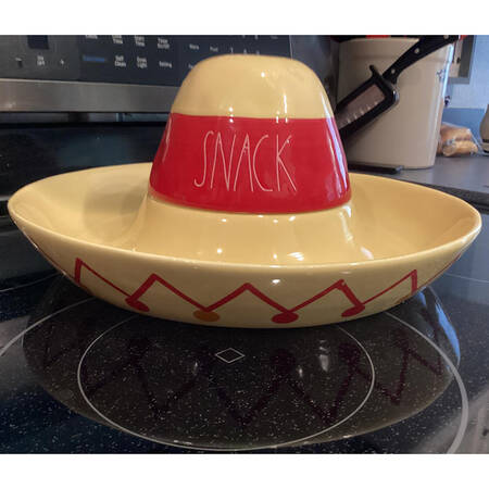 Farmhouse Chip & Dip with Lid