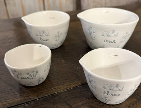Rae Dunn Kitchenware (4 Piece) Measuring Cup Set with Spouts