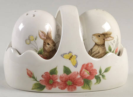 MXE16 Figural Salt & Pepper Set W/Holder