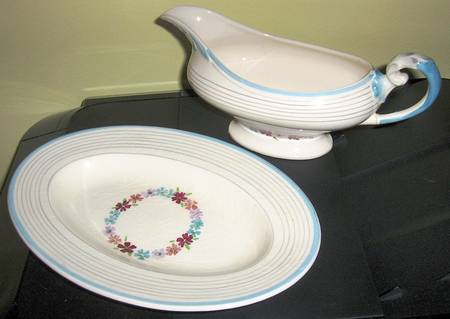 2395B Gravy Boat & Underplate
