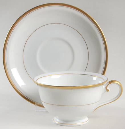 MEI1312 Footed Cup & Saucer Set