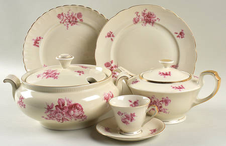 MPI3 28  Piece Estate Set