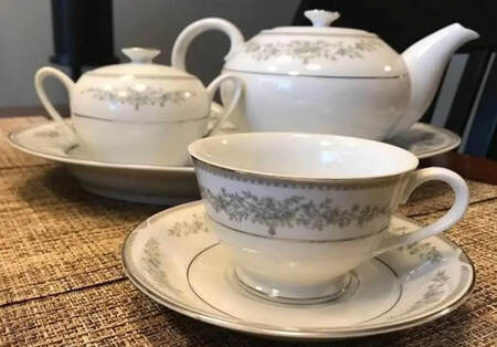 Georgian Blue Footed Cup & Saucer Set