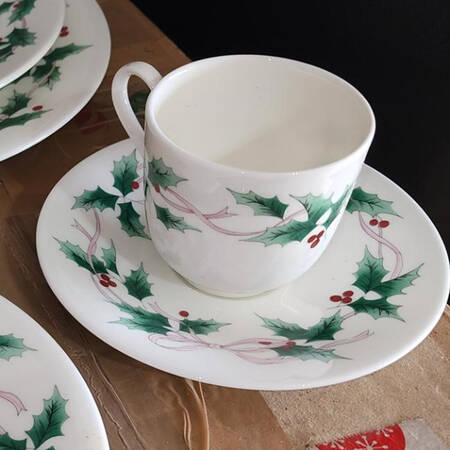 Ribbon Holly No Trim Footed Cup & Saucer Set