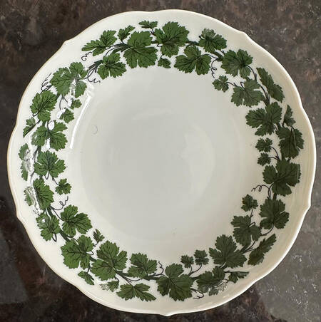 Full Green Vine (Scalloped, No Trim, No Band) by Meissen (Germany)