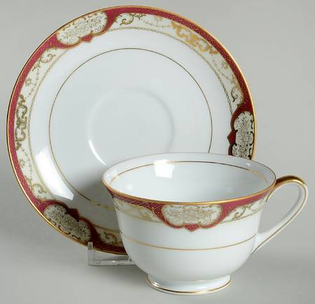 Dutchess Footed Cup & Saucer Set
