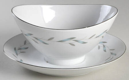Faye Gravy Boat with Attached Underplate
