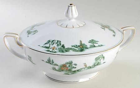 Green Willow Round Covered Vegetable