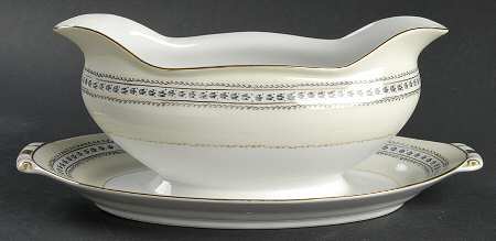 Laurel Gravy Boat with Attached Underplate